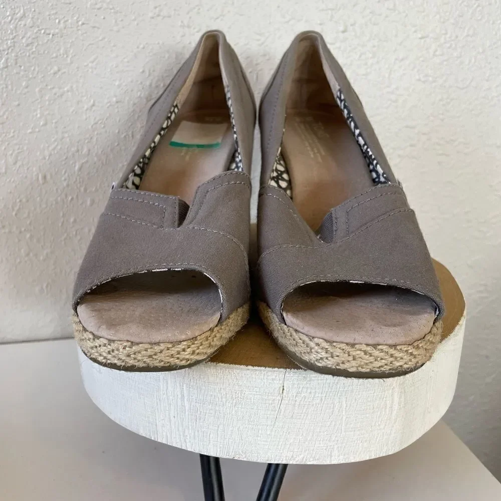 Toms Wedges Size 10 EUC